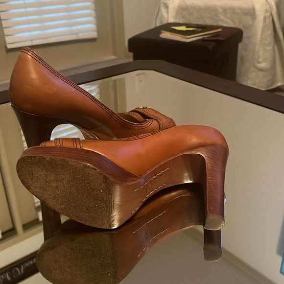 MICHAEL KORS LEATHER HEELS - Picture 7 of 9